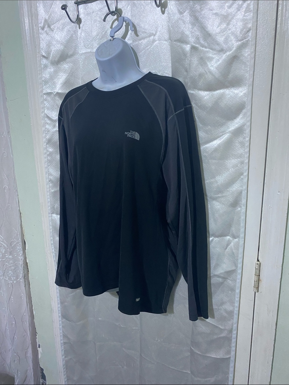 NWOT The North Face Men's Black Long-Sleeve Active Crew with Gray Panels